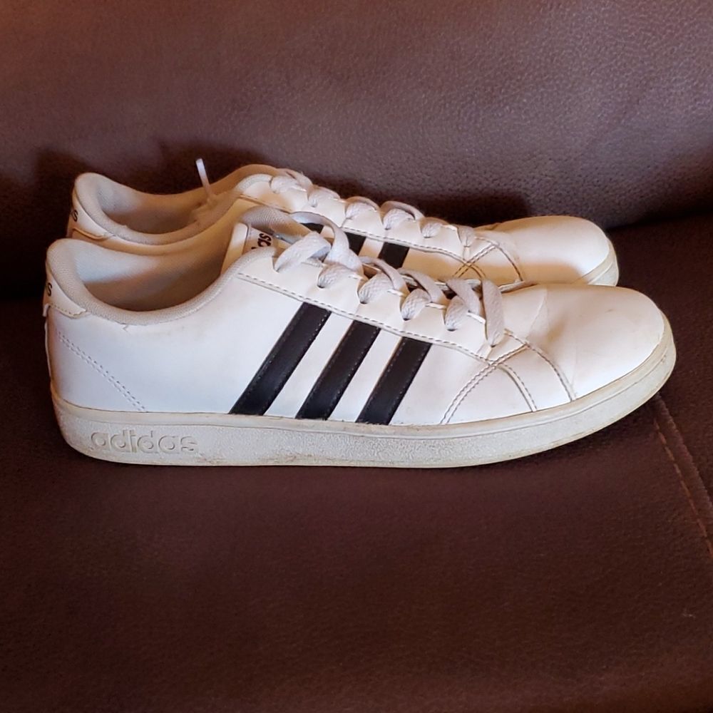 Adidas white black stripes tennis shoes 6